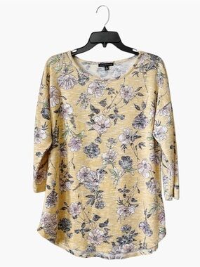 Signature Studio Knit Top Womens Size M Light Yellow Floral 3/4 Sleeve Round Hem